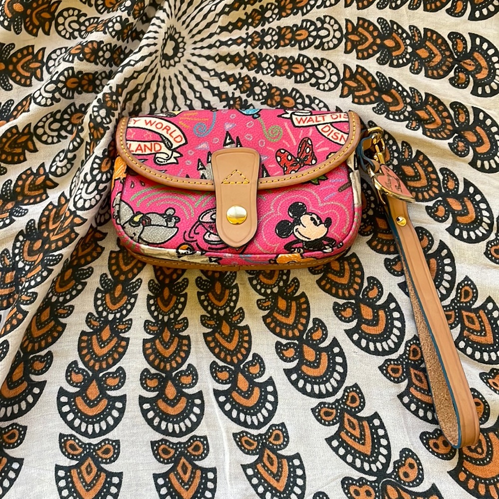 Disney dooney and bourke sketch wristlet